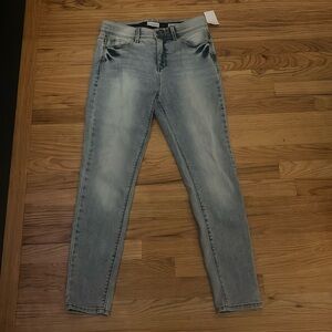 Curve Appeal stretchy denim light wash skinny jeans